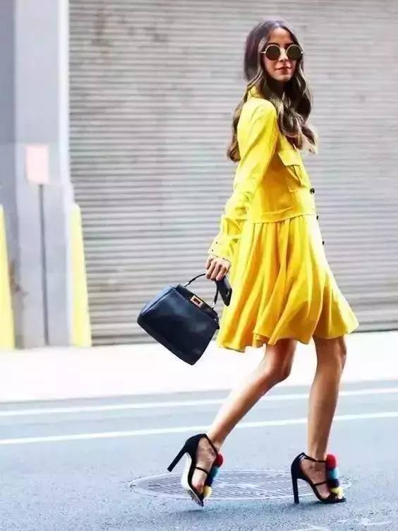 樱草黄色明亮显白又高级,樱草黄如何配色