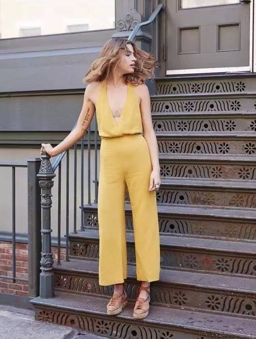 樱草黄色明亮显白又高级,樱草黄如何配色