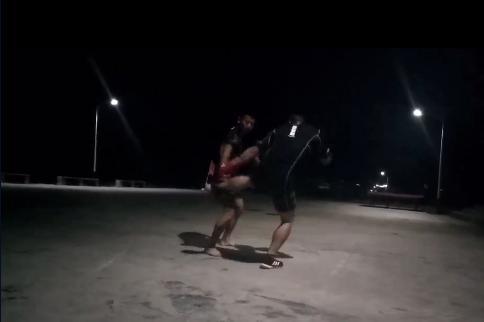 播求被日本选手ko的比赛,播求打嘲讽他的人