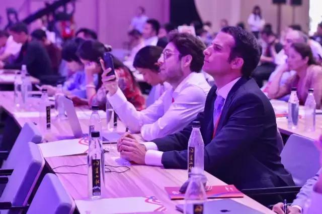 任意球大师卡洛斯球衣号码,足球大师卡洛斯