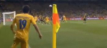 足球搞笑视频点球踢脸,足球拍的搞笑视频