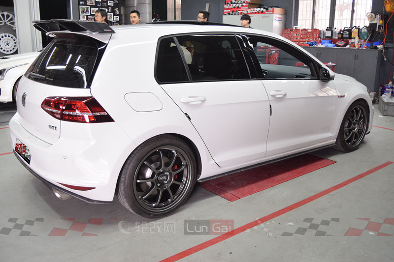 高尔夫7gti改18轮毂,高尔夫7gti改装外观案例