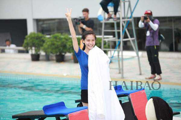 杨颖跑男刚复出迪丽热巴就被“*规则潜**”了！