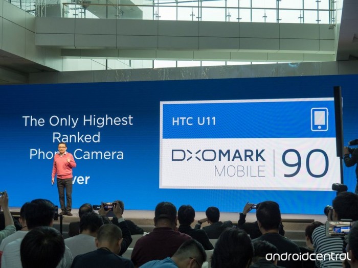 HTC发布新款机型U11，网友纷纷吐槽其定价649美元