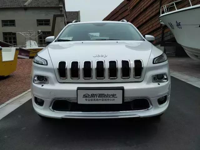 2017jeep自由光内饰功能,2017款jeep自由光可以播放视频