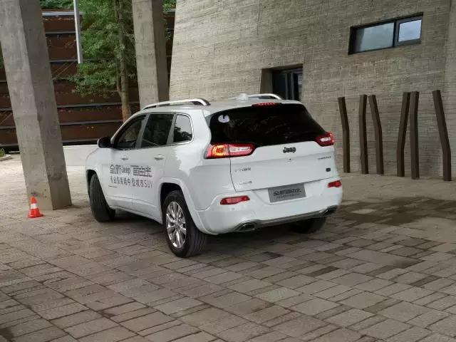 2017jeep自由光内饰功能,2017款jeep自由光可以播放视频