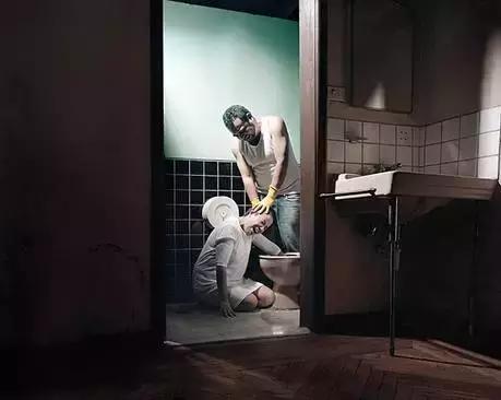 80后女同摄影师深入“诊所”，再现野蛮残暴的性倾向治疗