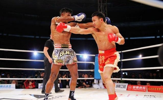 播求被日本选手ko的比赛,播求打嘲讽他的人