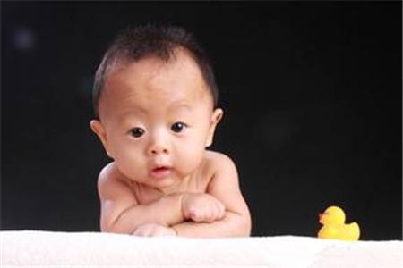 宝宝拉肚子瘦了好几斤,宝宝拉肚子变瘦了怎么补救