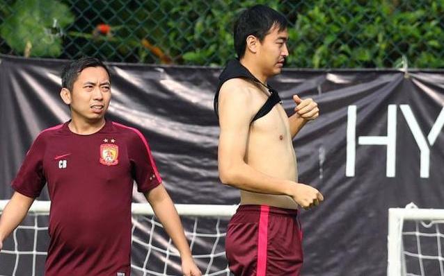 国足最新的球员身材图片,国足球员的肚子