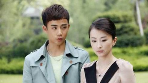 被逼退出音乐组合转战影视圈，娶玉女歌手生娃怒撕前队友