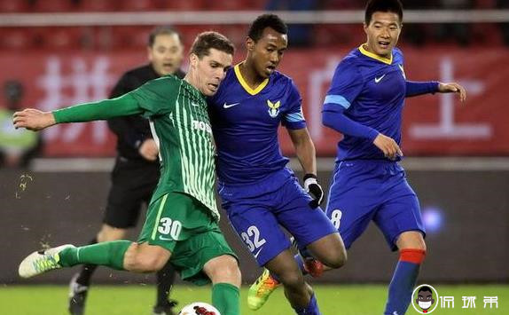 踢中甲没人要！根宝爱徒登陆葡超，“中非混血”里皮后防新选择！