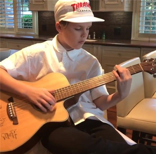 论“重女轻男”我只服贝克汉姆，看他家的三个儿子都成了摆！设！