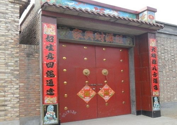 农村大门朝东北方向有什么讲究,农村宅子大门侧开小门有讲究吗