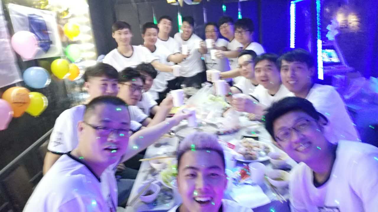 刀剑玫瑰！草根中一支快乐小球队~