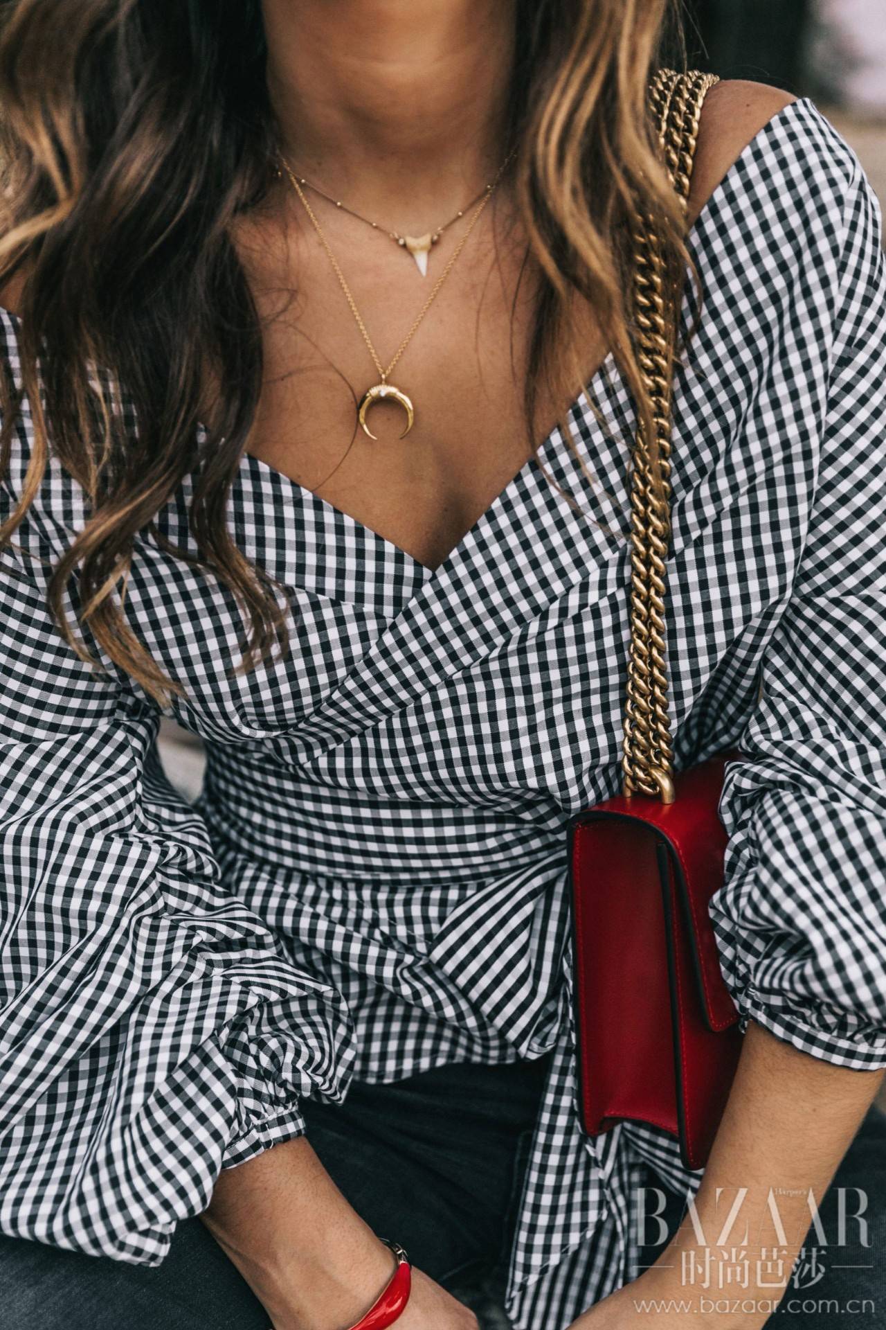 天鹅锁骨链怎么戴,天鹅锁骨链怎么戴不掉