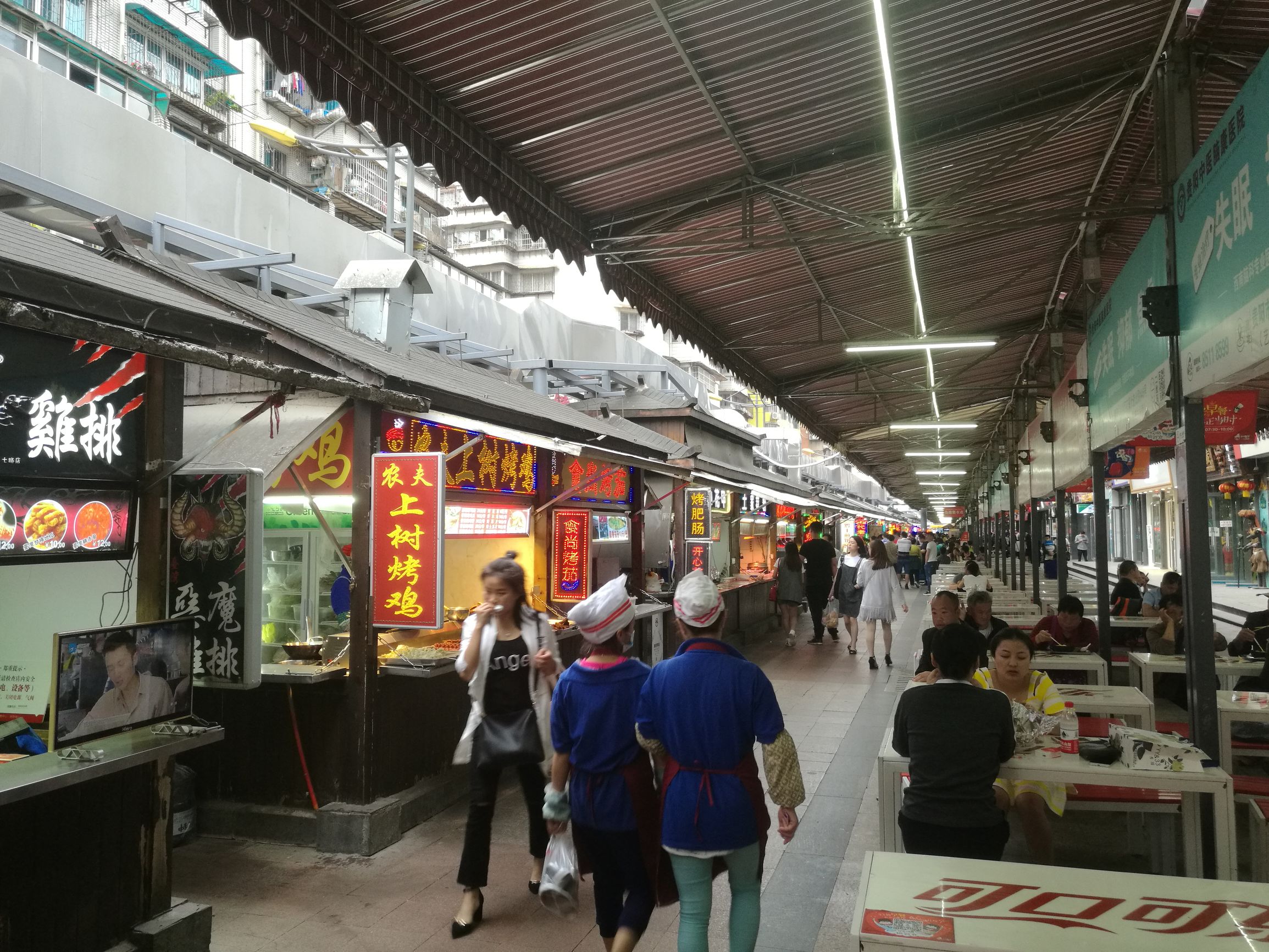 一切都是最平淡最好的遇见丨踯躅在贵阳火车站附近