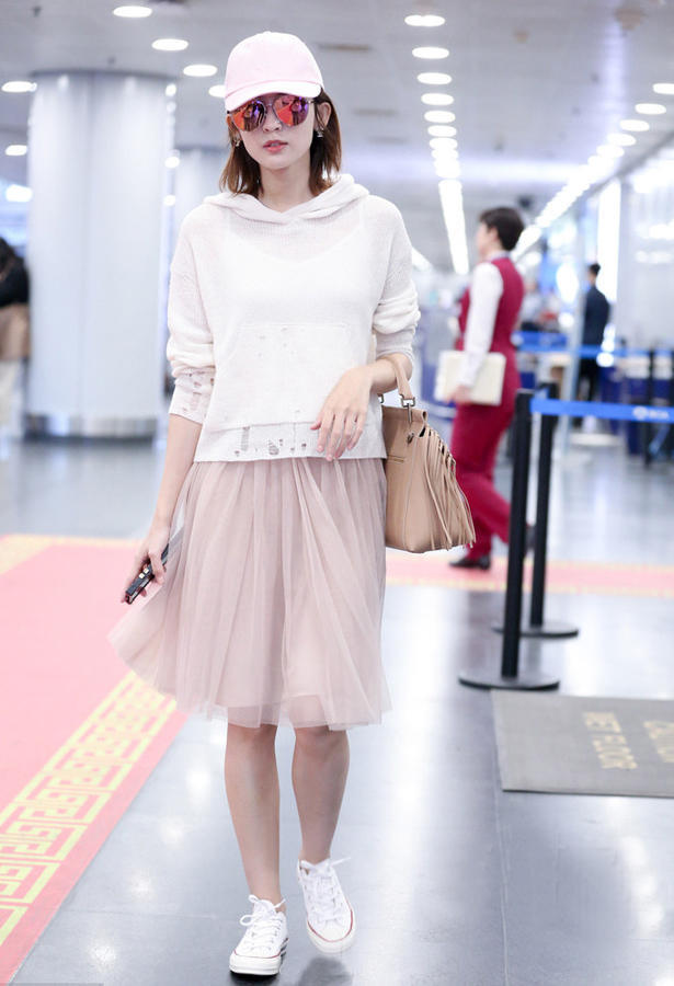 匡威鞋怎么搭配衣服好看,黑色匡威鞋搭配女夏天