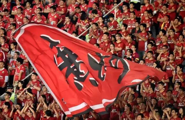 足球圣朱雀,圣朱雀与足球队