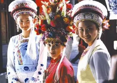 白族女人的服饰图片,大理白族服饰手绘图