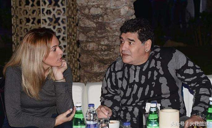 马拉多纳真实生活照,57岁马拉多纳与小女友