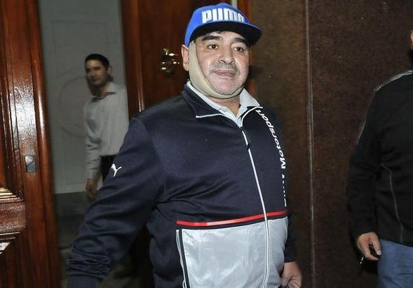 足球史上最伟大球员马拉多纳,足球传奇球星马拉多纳