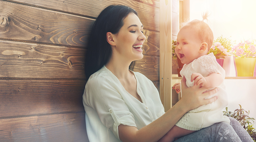 新生儿抱姿关注什么,抱婴儿需要关注什么