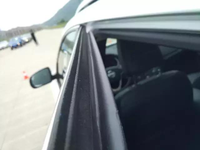 2017jeep自由光内饰功能,2017款jeep自由光可以播放视频