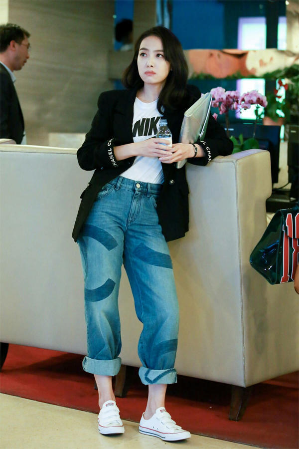 匡威鞋怎么搭配衣服好看,黑色匡威鞋搭配女夏天