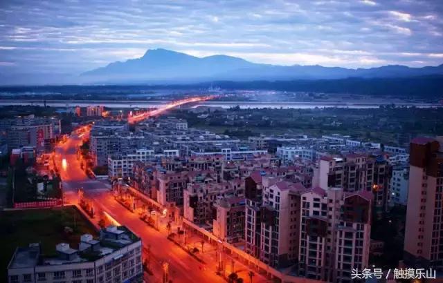 对不起，我要去夹江“区”了！