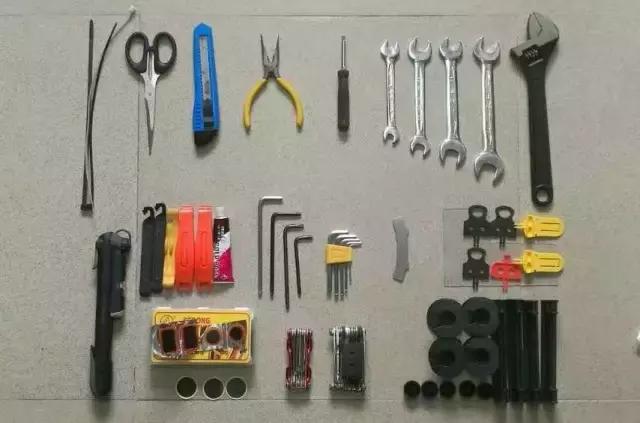 “深夜的地铁上，不只我一个人”|89条城市青年安全指南