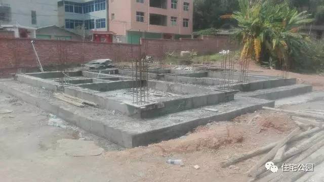 框架结构自建房地基筏板基础,自建房老基础与新筏板基础的结合