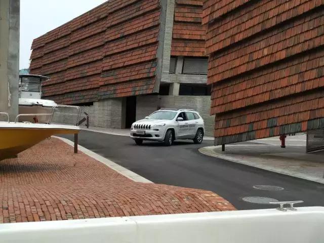 2017jeep自由光内饰功能,2017款jeep自由光可以播放视频