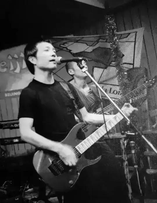 与窦唯相爱相杀十年的她，用记录了中国那个不朽的摇滚时代
