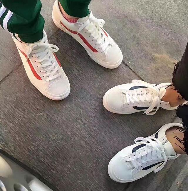 穿洞洞鞋的杨幂,杨幂vans闪电鞋