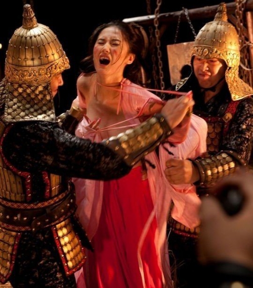 古代女人的第一酷刑铁莲花有多可怕？让女犯人生不如死