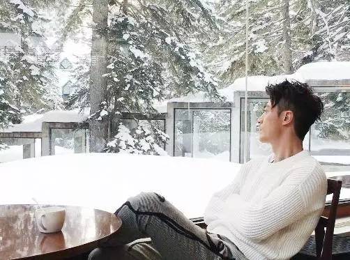 是胡也是霍，情人节伙着过，为什么最近这本时尚杂志卖疯了？