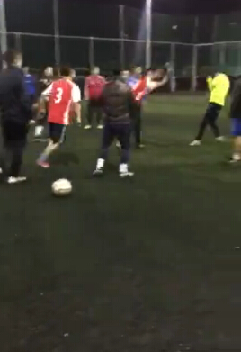 武汉足球俱乐部打人事件,中国业余足球打架斗殴视频集锦