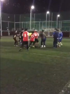 武汉足球俱乐部打人事件,中国业余足球打架斗殴视频集锦