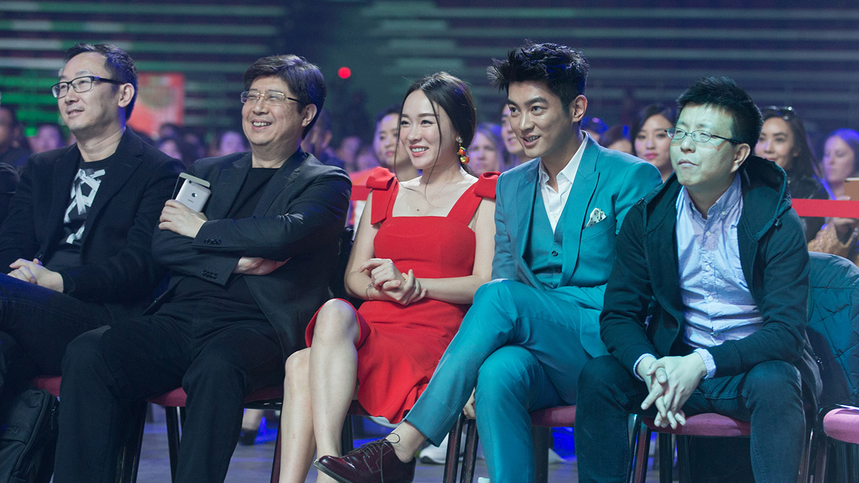 这个科技圈男人只唱了一首歌就让亿万人沉默韩红盛一伦只是陪衬