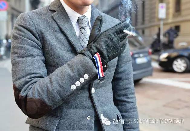 爆款羽绒服谁穿都好看,冬天穿什么颜色的羽绒服最好看