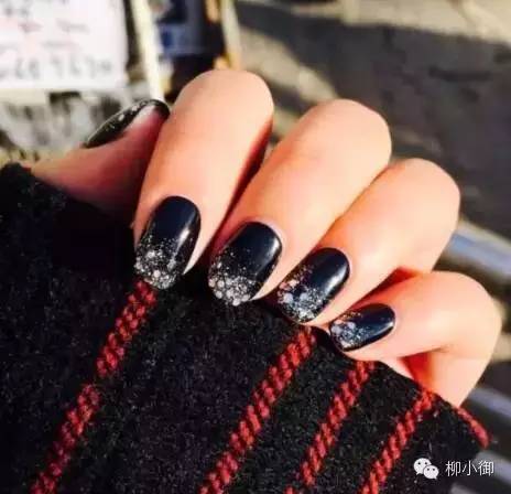 红绿搭配的美甲新年,同学会装b的最高境界