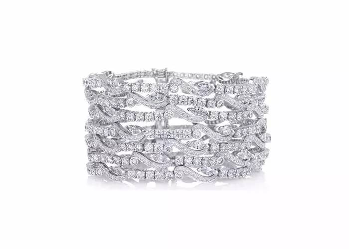 范冰冰全程陪伴,范冰冰踏上戛纳红毯的那一刻