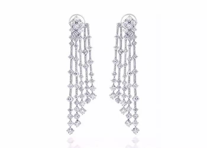 范冰冰全程陪伴,范冰冰踏上戛纳红毯的那一刻