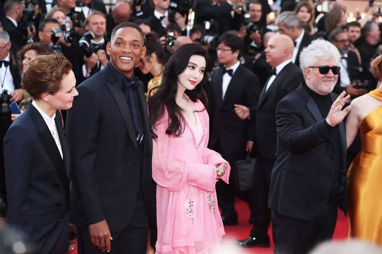 范冰冰全程陪伴,范冰冰踏上戛纳红毯的那一刻