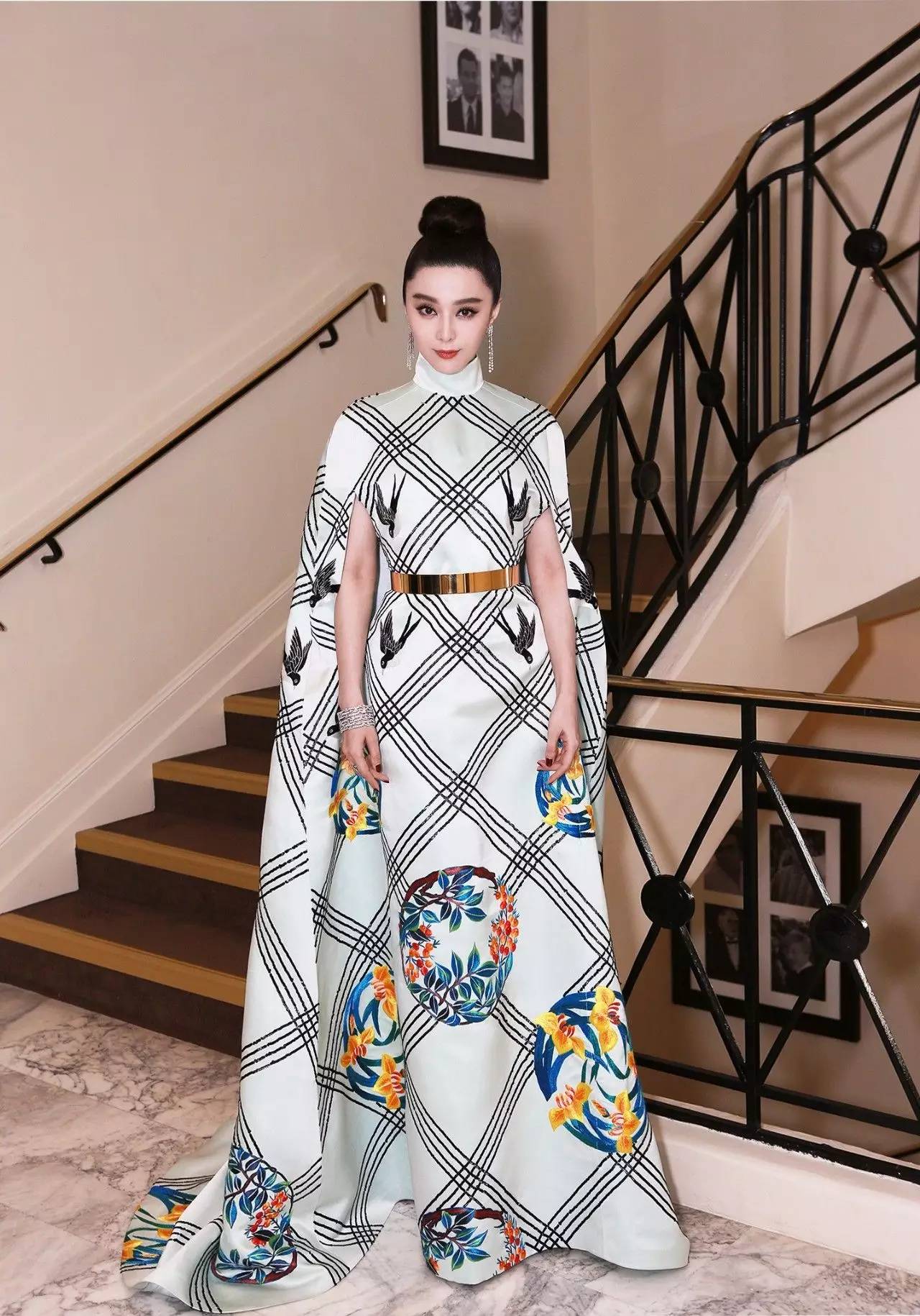 范冰冰全程陪伴,范冰冰踏上戛纳红毯的那一刻