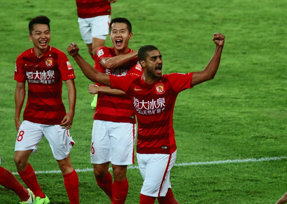 李学鹏郑智郜林,李学鹏和高拉特垫球