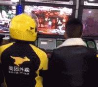 儿子等待父母回来过年,儿子还没几天就要回家探亲