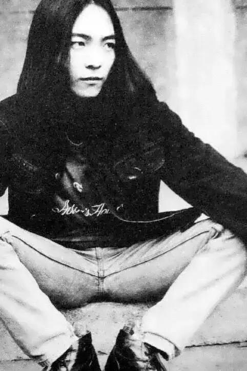 与窦唯相爱相杀十年的她，用记录了中国那个不朽的摇滚时代