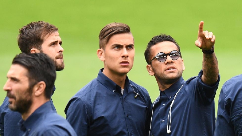 宸磋タ榄旂考闃垮皵缁存柉,闃垮皵缁存柉閲嶅洖宸磋惃棣栫悆